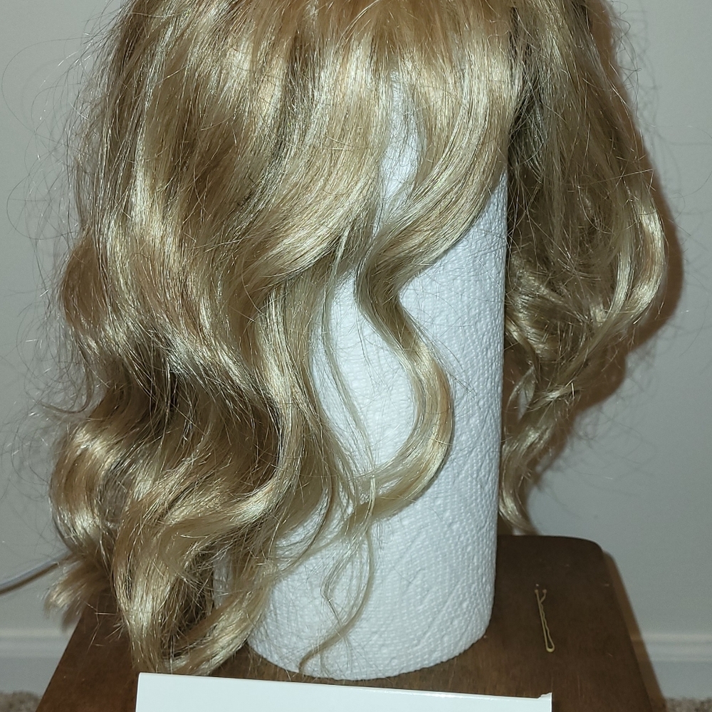 Woman's Wig: 5968 Julianne 24B22 by Jon Renau